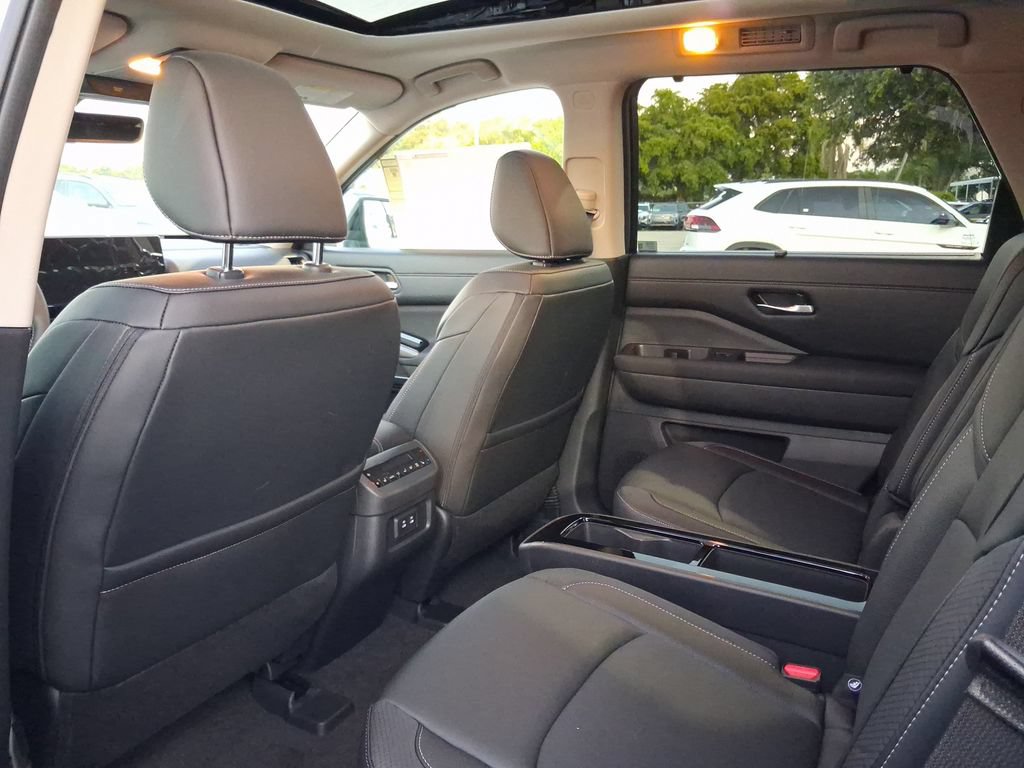 New 2026 Nissan Pathfinder SL w/ SL Premium Package FWD image 5