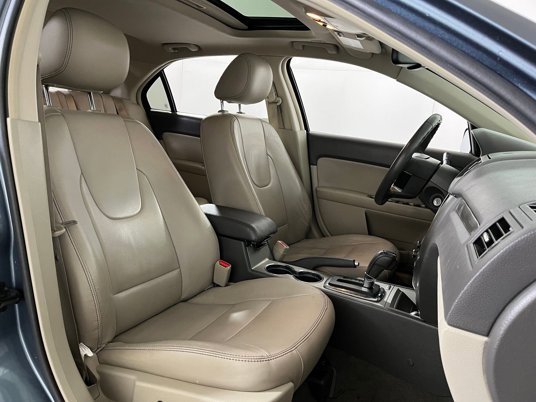 Used 2011 Ford Fusion Hybrid w/ 502A Rapid Spec Order Code image 26