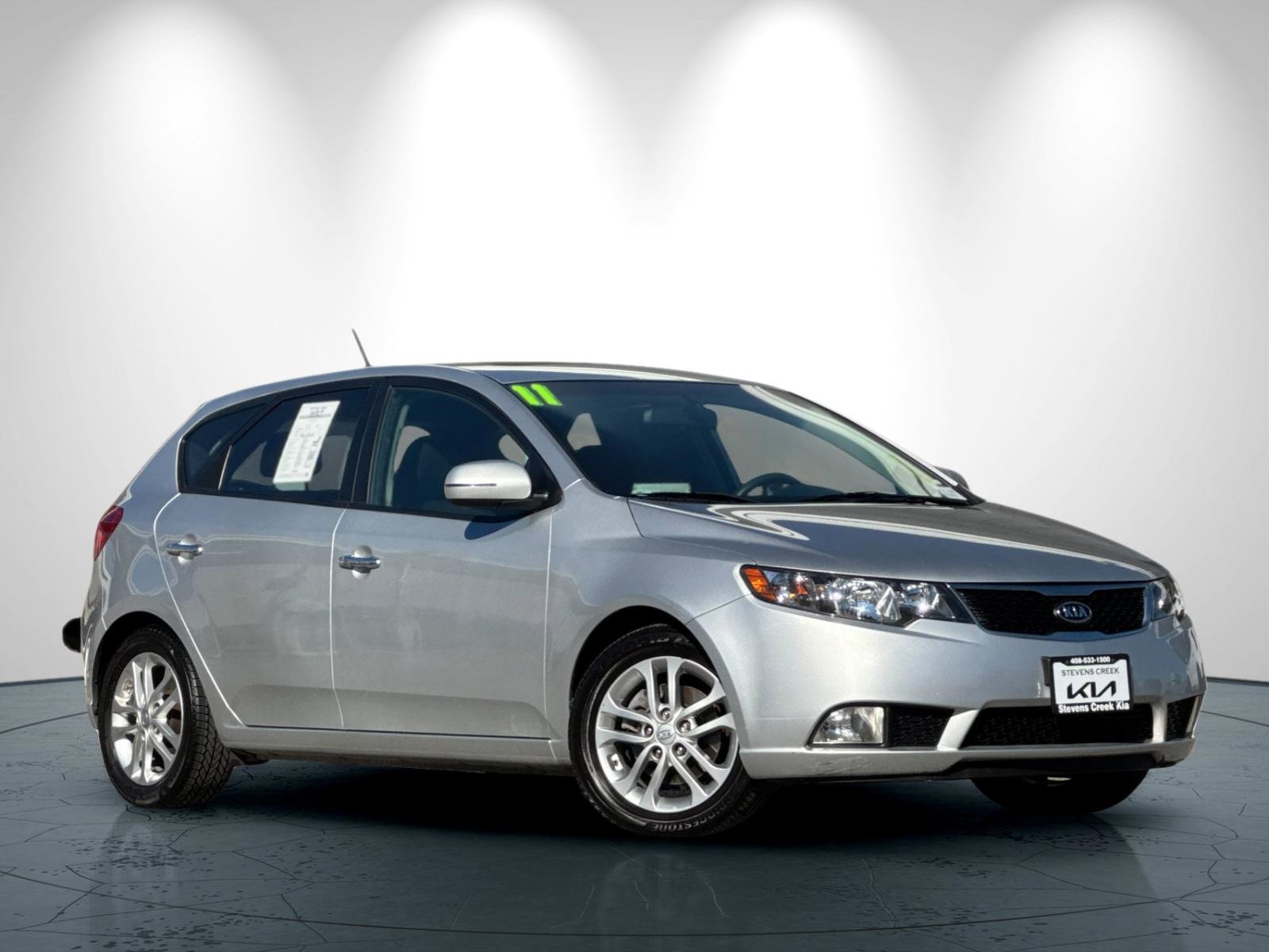 Used 2011 Kia Forte EX w/ Tech Pkg image 2