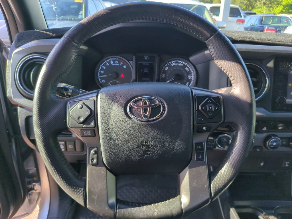 Used 2018 Toyota Tacoma TRD Off-Road AWD/4WD image 8
