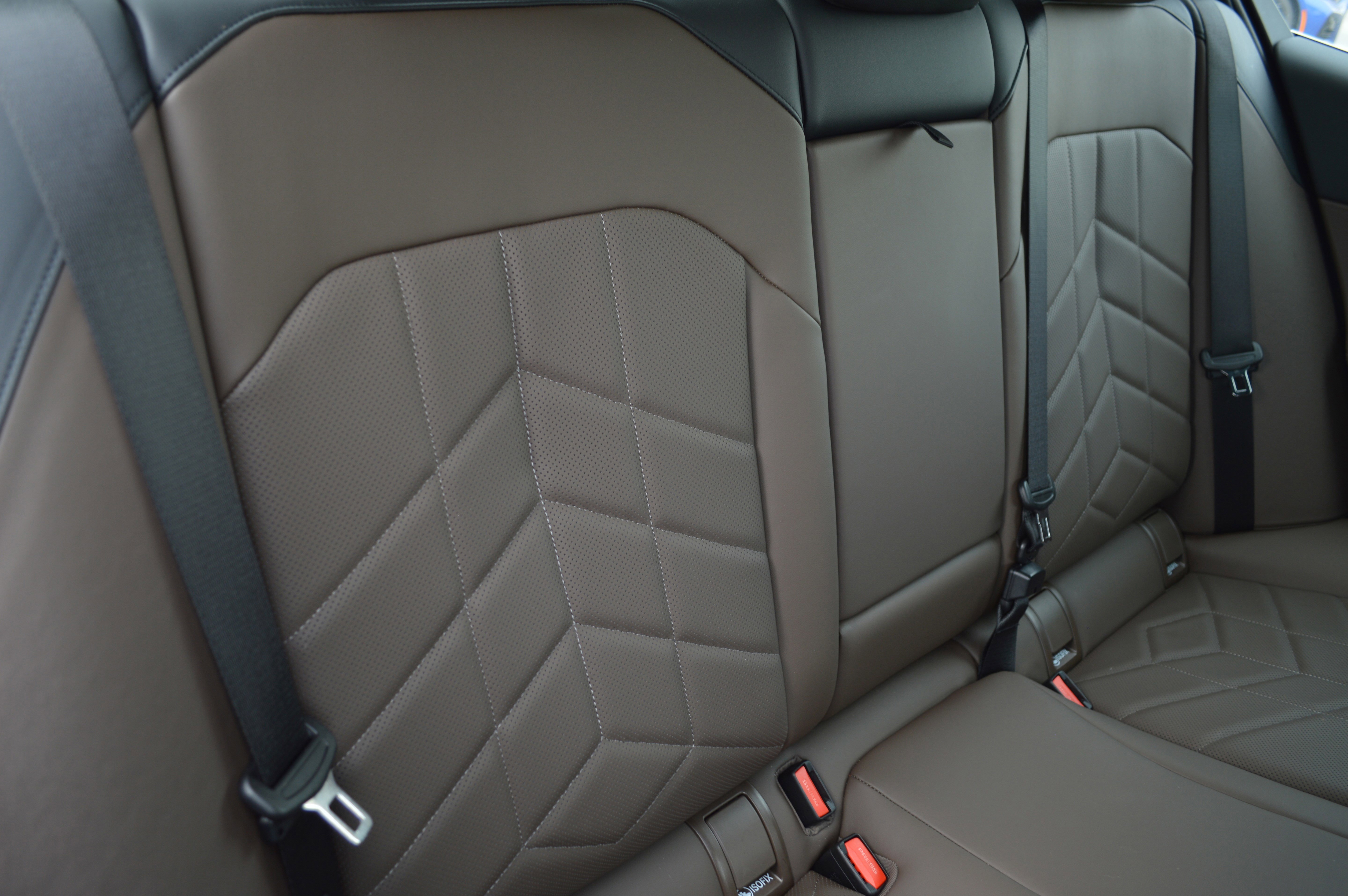 Used 2025 BMW 530i xDrive w/ Premium Package image 35