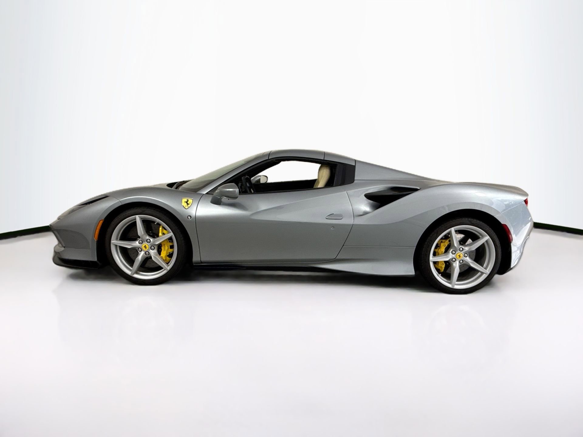 Certified 2021 Ferrari F8 Tributo image 4