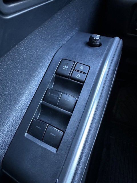 Used 2024 Toyota Highlander LE image 16