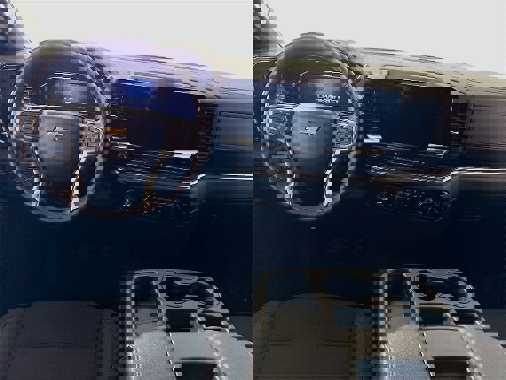 Used 2024 Chevrolet Silverado 1500 LT image 2