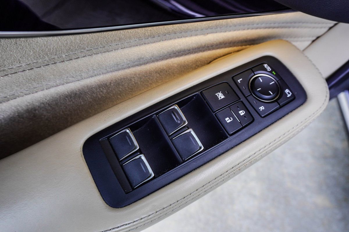 Used 2022 Lexus LS 500 w/ Interior Upgrade Package image 37