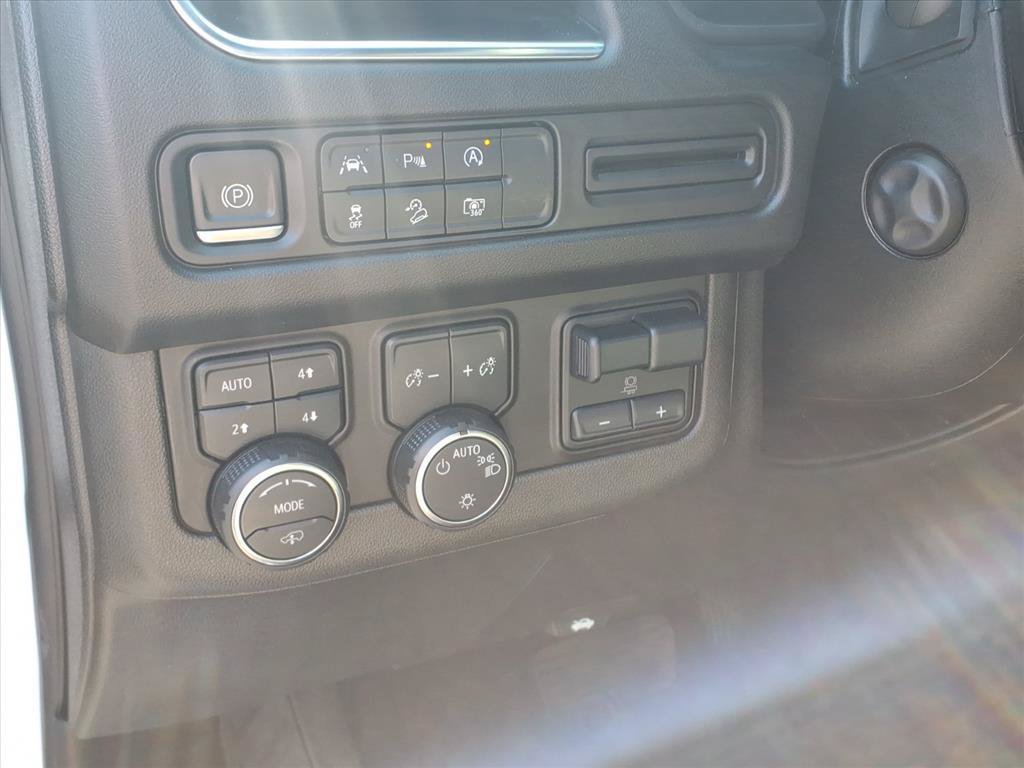 Used 2024 Chevrolet Suburban Z71 w/ Z71 Off-Road Package AWD/4WD image 19
