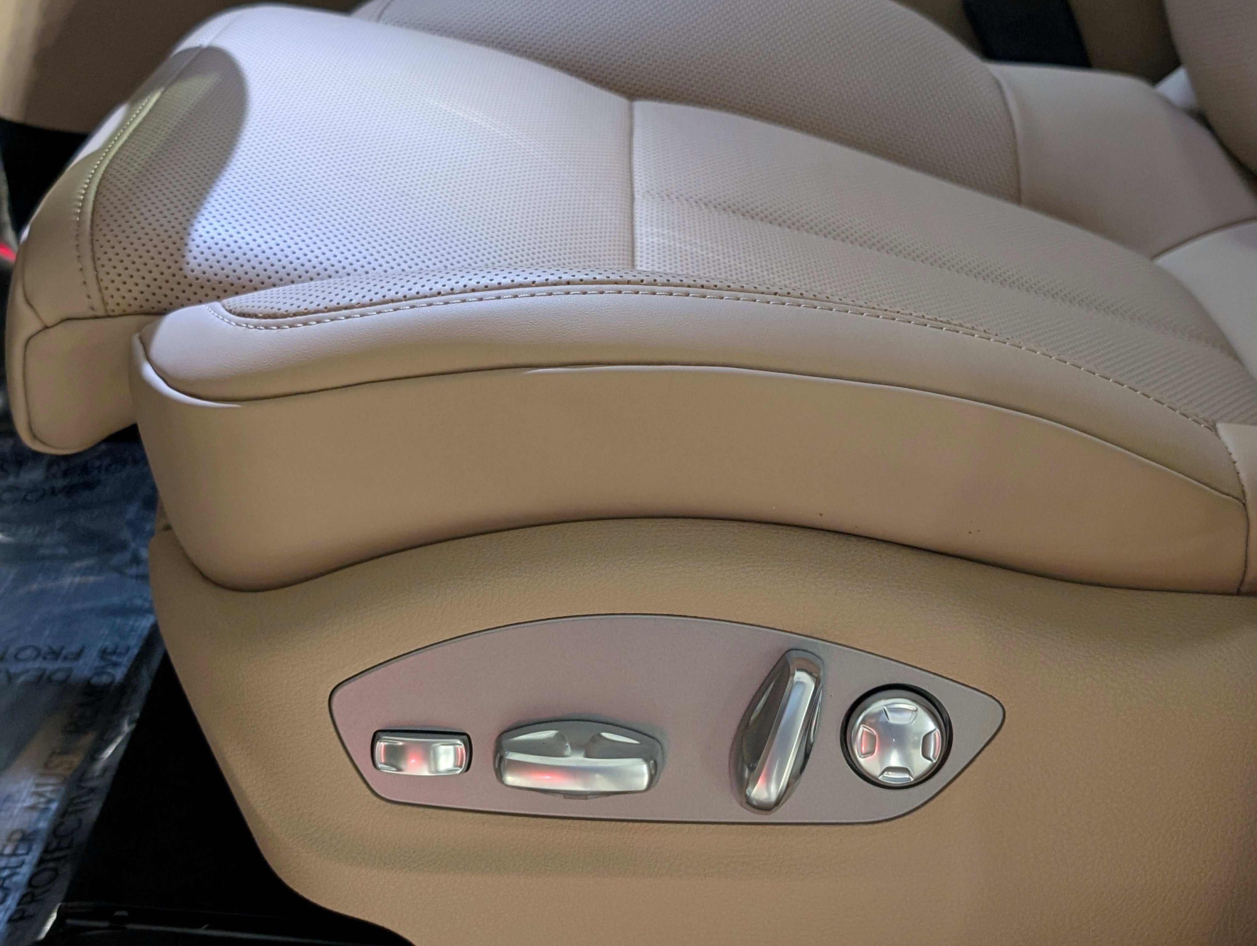 New 2026 Porsche Macan image 18