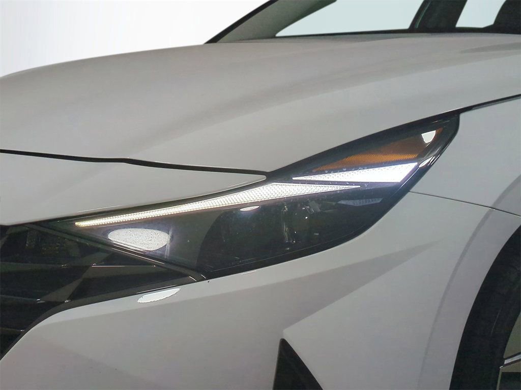 Used 2023 Hyundai Elantra Limited w/ Cargo Package image 10