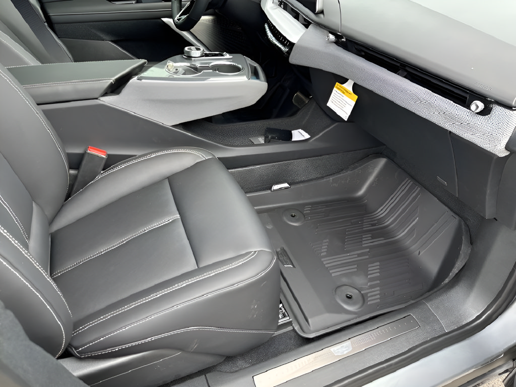 Used 2026 Cadillac Optiq Sport 1 w/ LPO, Floor Liner Package AWD/4WD image 16