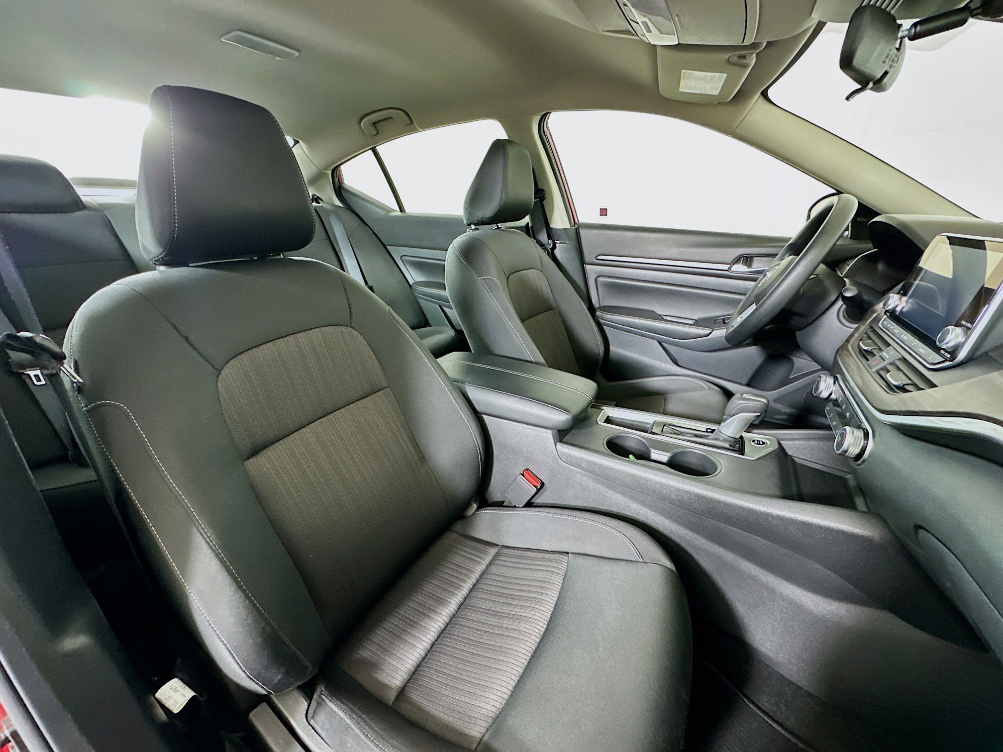 Used 2025 Nissan Altima 2.5 SV image 29