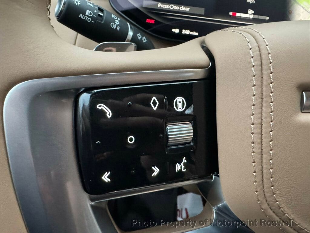 Used 2025 Land Rover Range Rover Long Wheelbase Autobiography image 22
