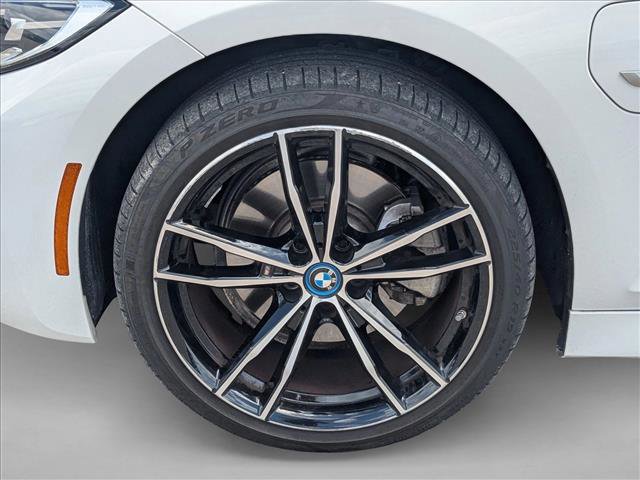 Used 2022 BMW 330e w/ M Sport Package image 10