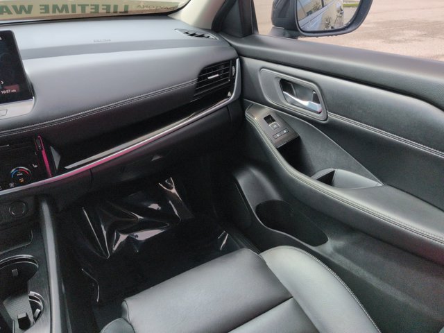 Used 2025 Nissan Rogue SL FWD image 18