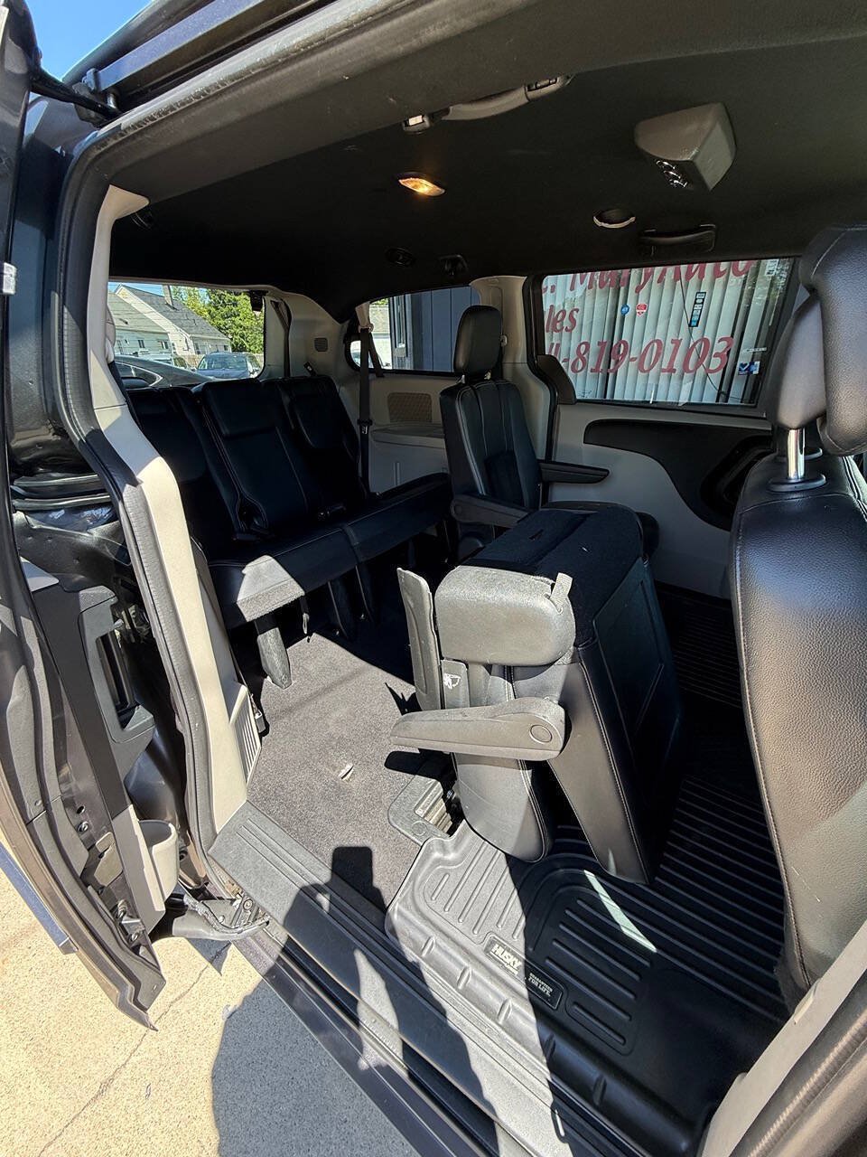 Used 2017 Dodge Grand Caravan SXT FWD image 12