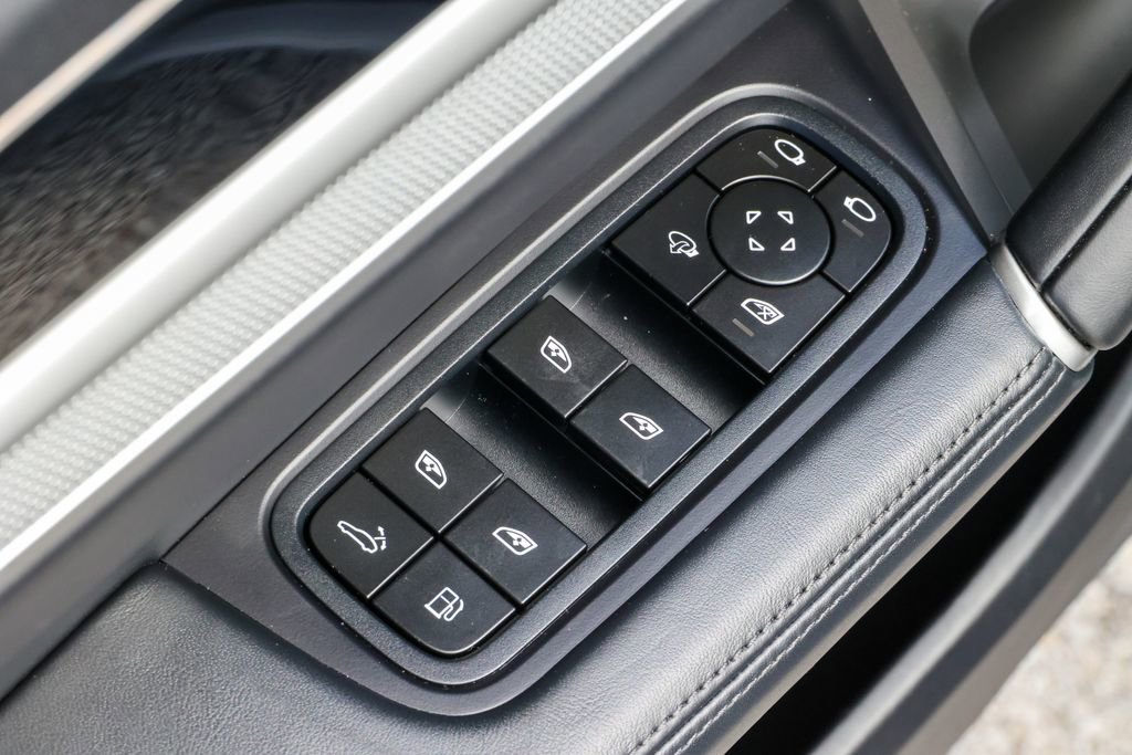 Certified 2025 Porsche Cayenne S AWD/4WD image 22