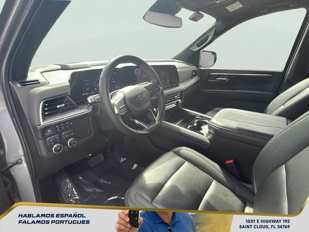 Used 2025 Chevrolet Suburban Z71 image 16