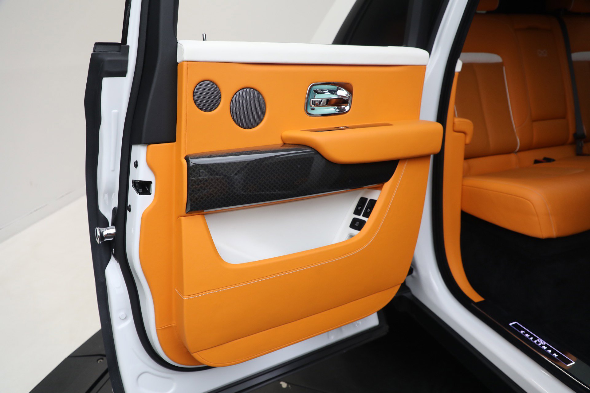 Certified 2022 Rolls-Royce Cullinan Black Badge image 29