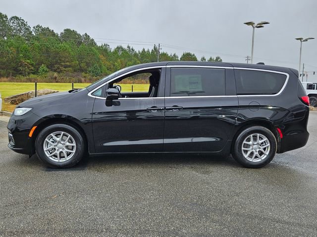New 2026 Chrysler Pacifica Select image 5