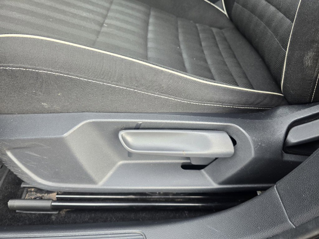 Used 2023 Volkswagen Jetta Sport image 16