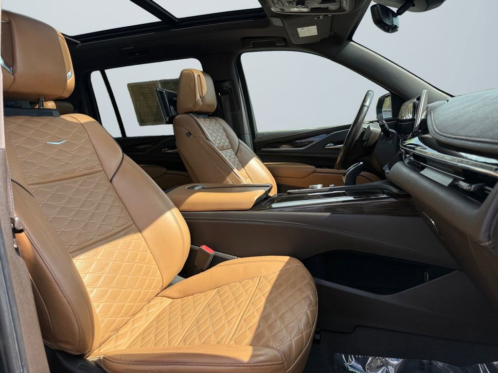 Used 2021 Cadillac Escalade ESV Premium Luxury w/ LPO, Radiant Package image 15