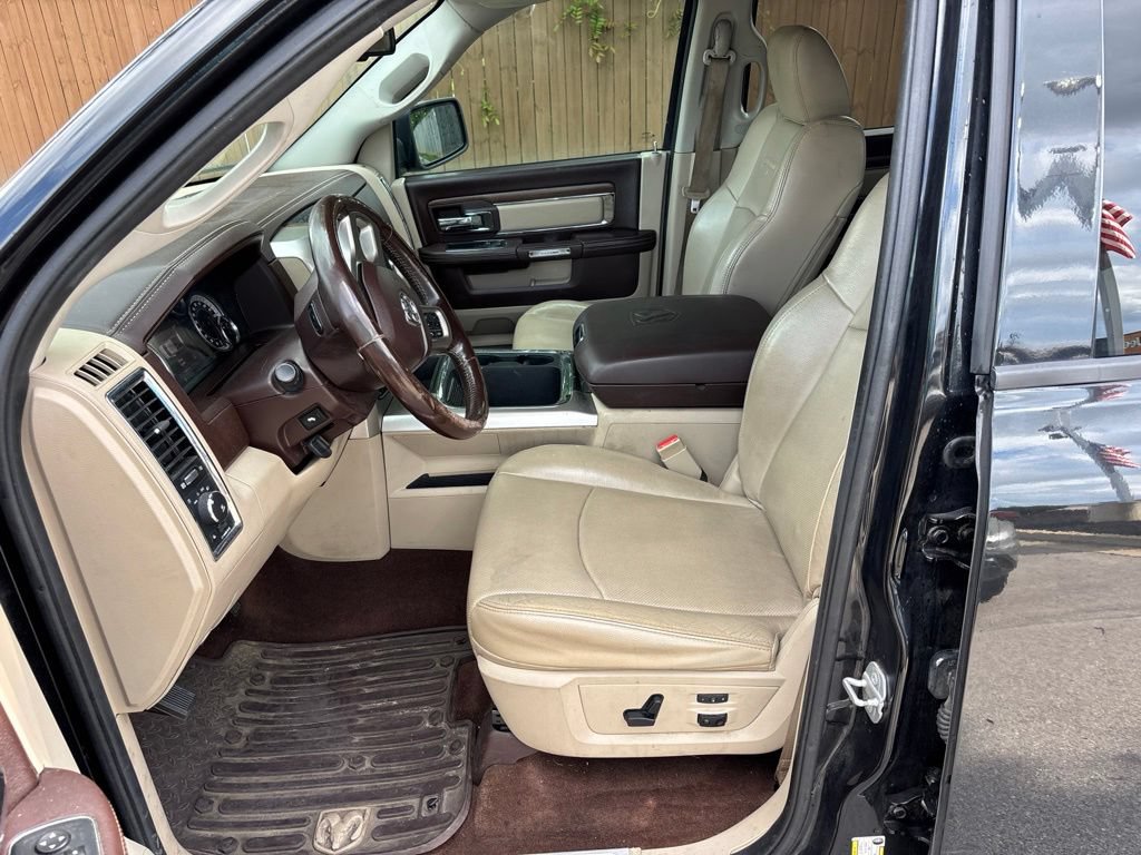 Used 2016 RAM 1500 Laramie w/ Convenience Group AWD/4WD image 8
