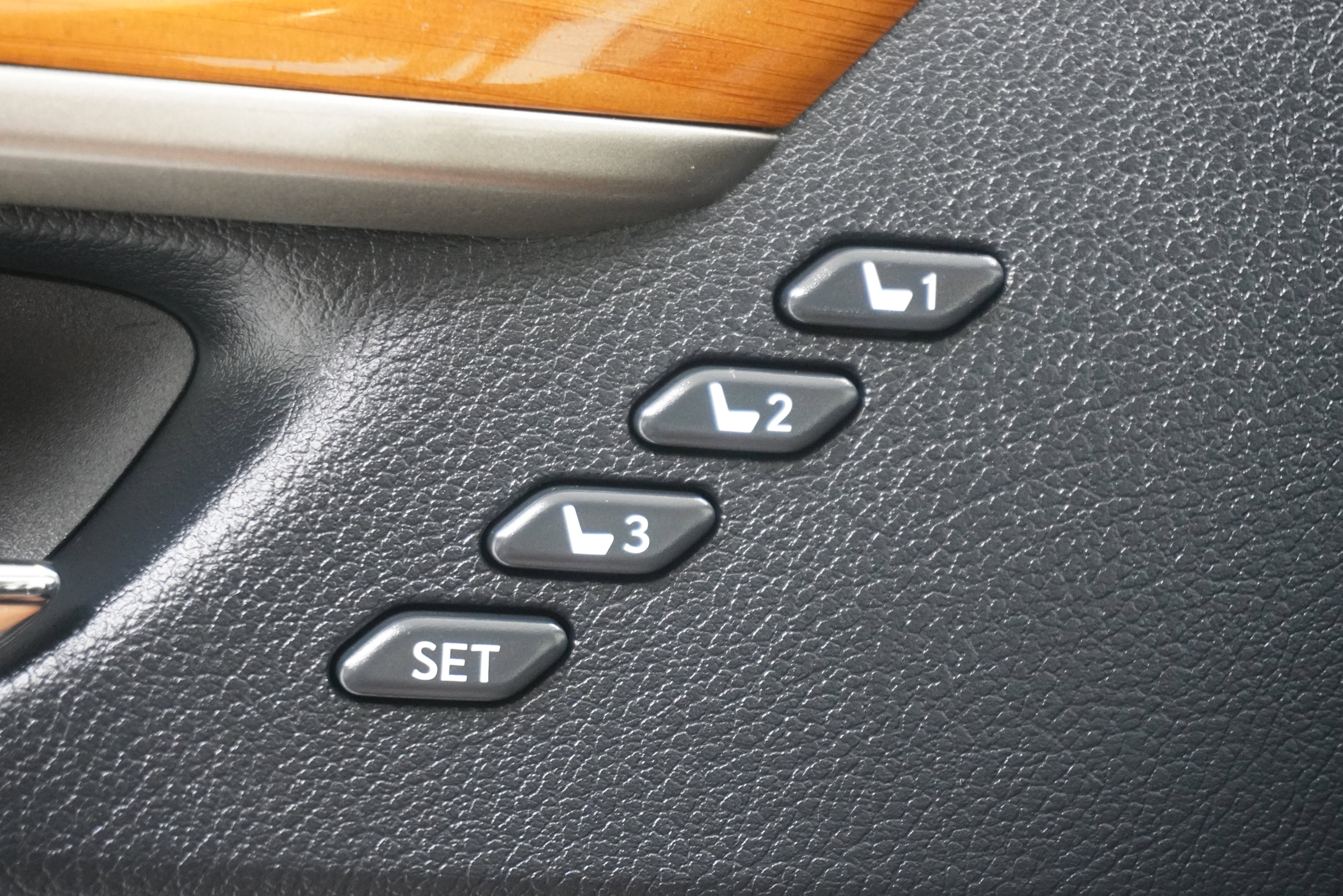 Used 2013 Lexus ES 300h w/ Luxury Pkg FWD image 14