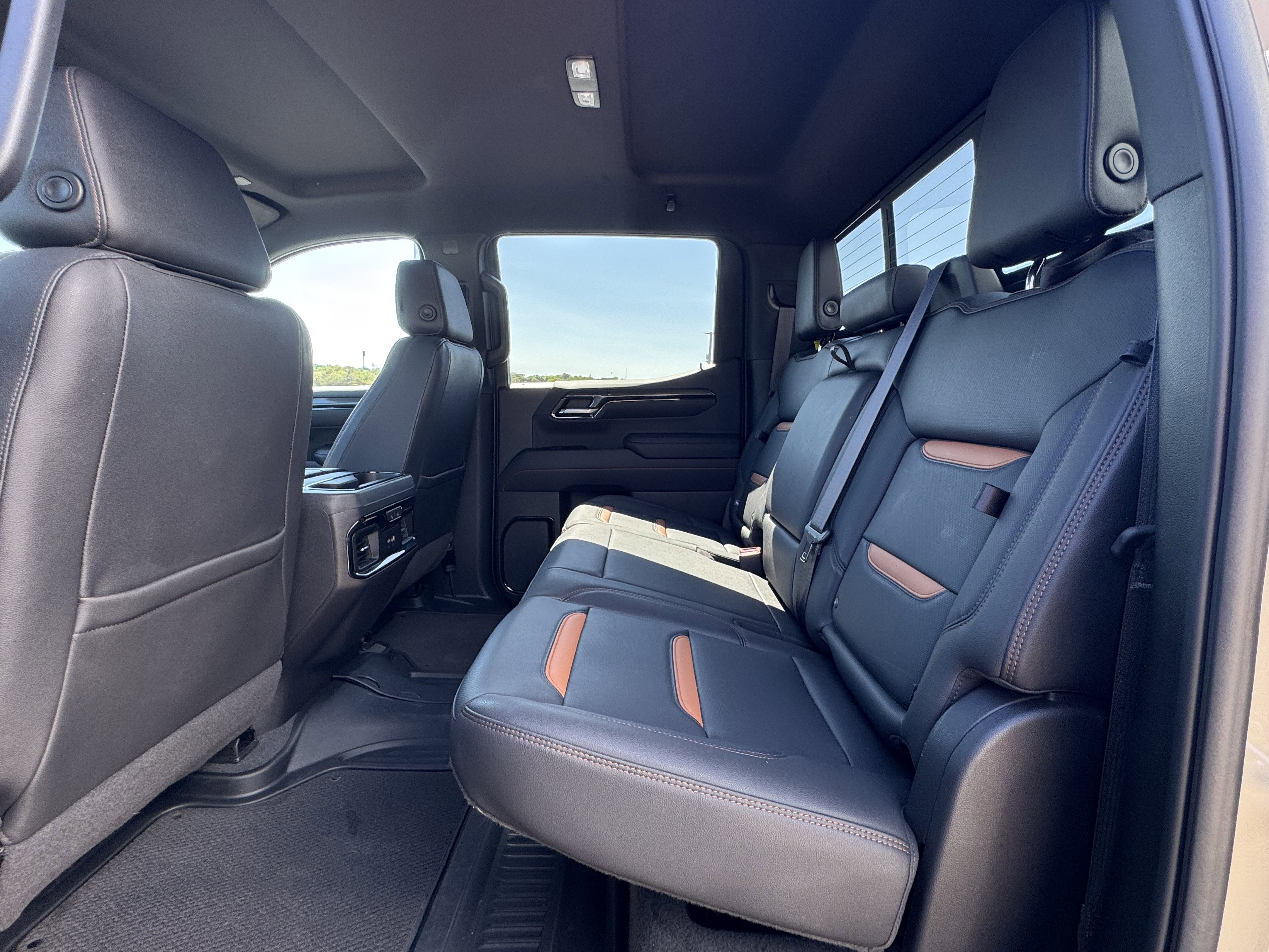 Used 2022 GMC Sierra 1500 AT4 w/ AT4 Premium Package AWD/4WD image 7