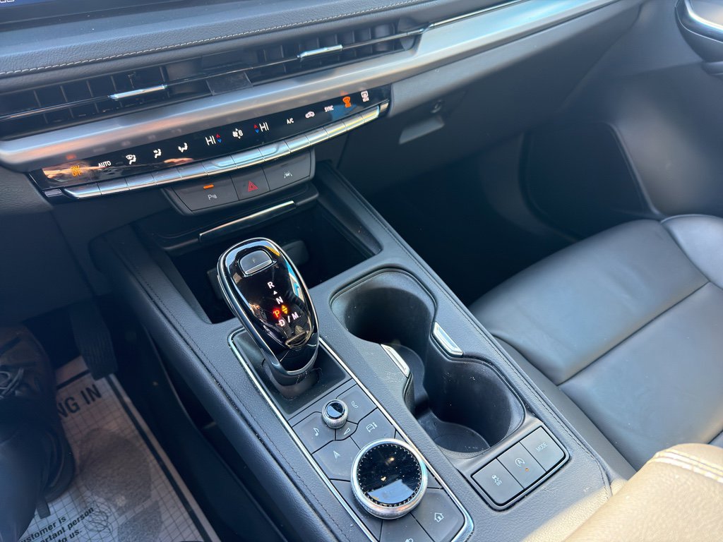 Used 2025 Cadillac XT4 Premium Luxury image 14