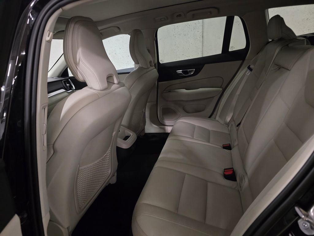 Used 2025 Volvo V60 B5 Cross Country Plus image 13