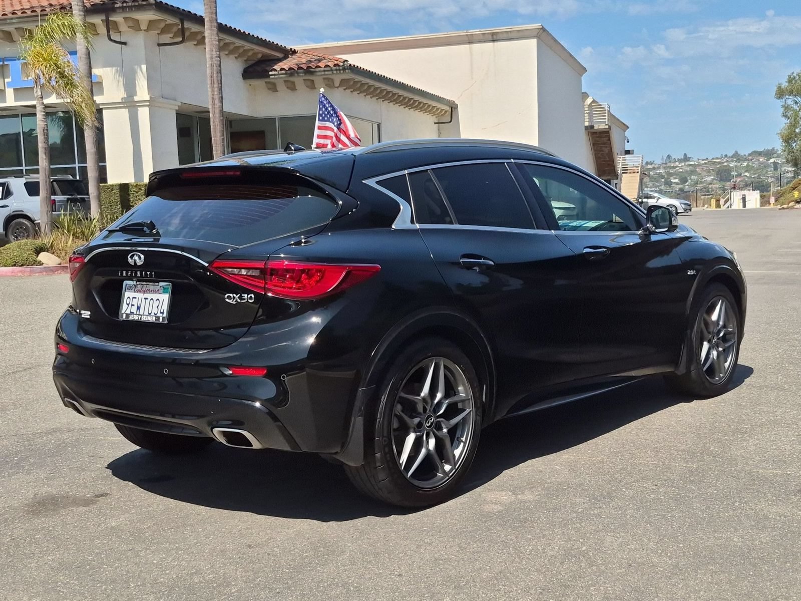 Used 2019 INFINITI QX30 w/ Navigation Package FWD image 5