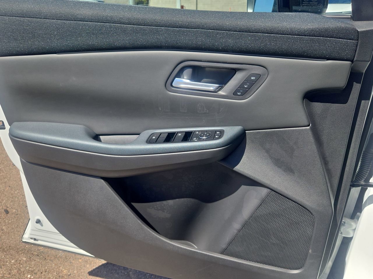 New 2026 Nissan Leaf Platinum+ w/ Cargo Package (Platinum+) FWD image 27