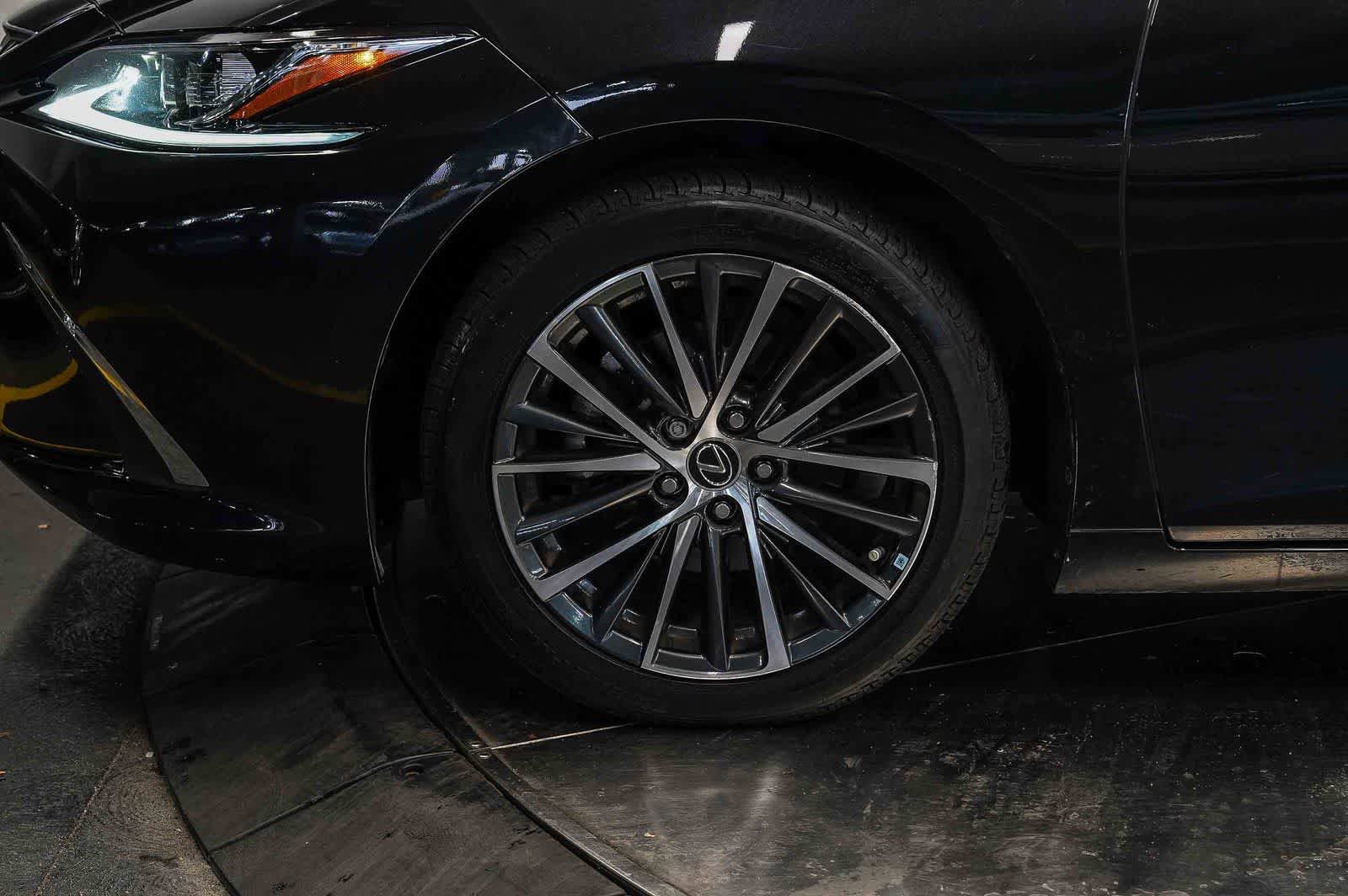 Used 2023 Lexus ES 350 w/ Premium Package FWD image 9