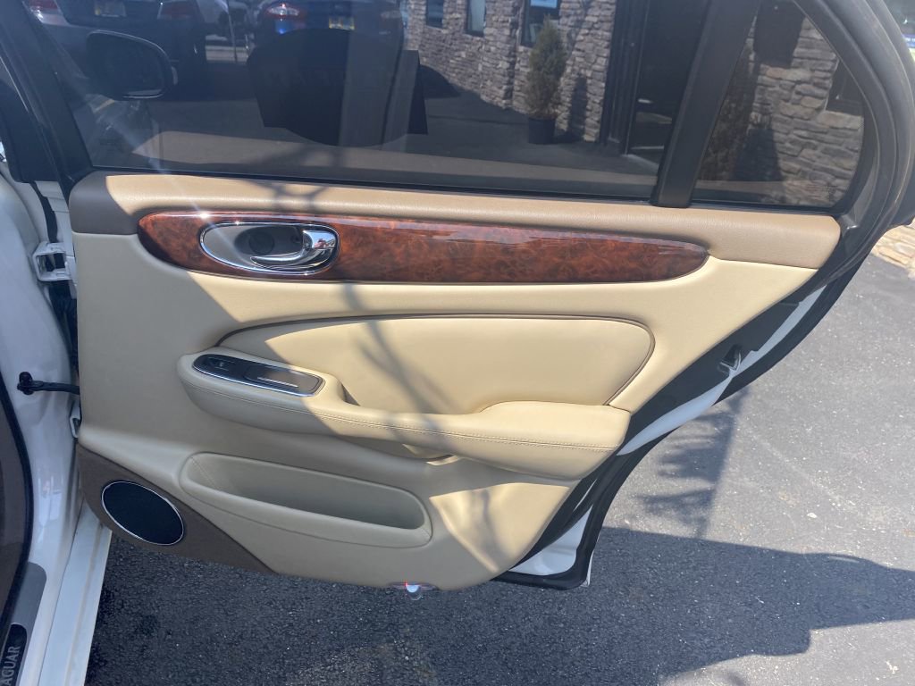 Used 2008 Jaguar XJ8 L image 21