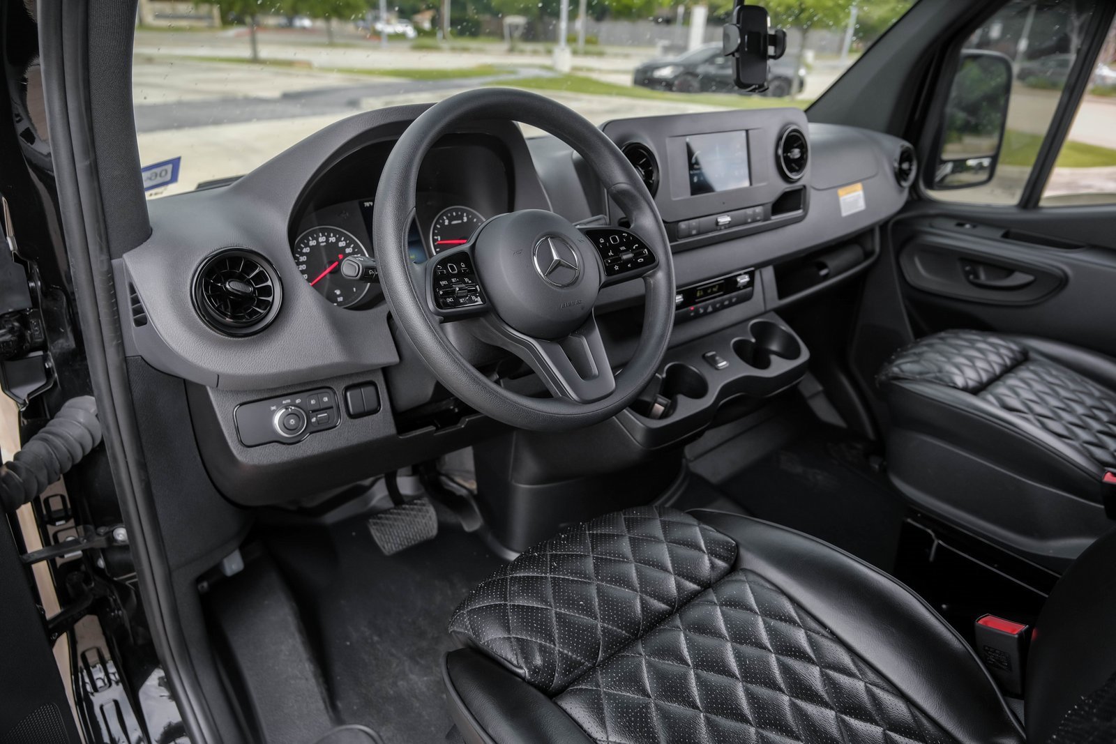 Used 2024 Mercedes-Benz Sprinter 3500 image 3