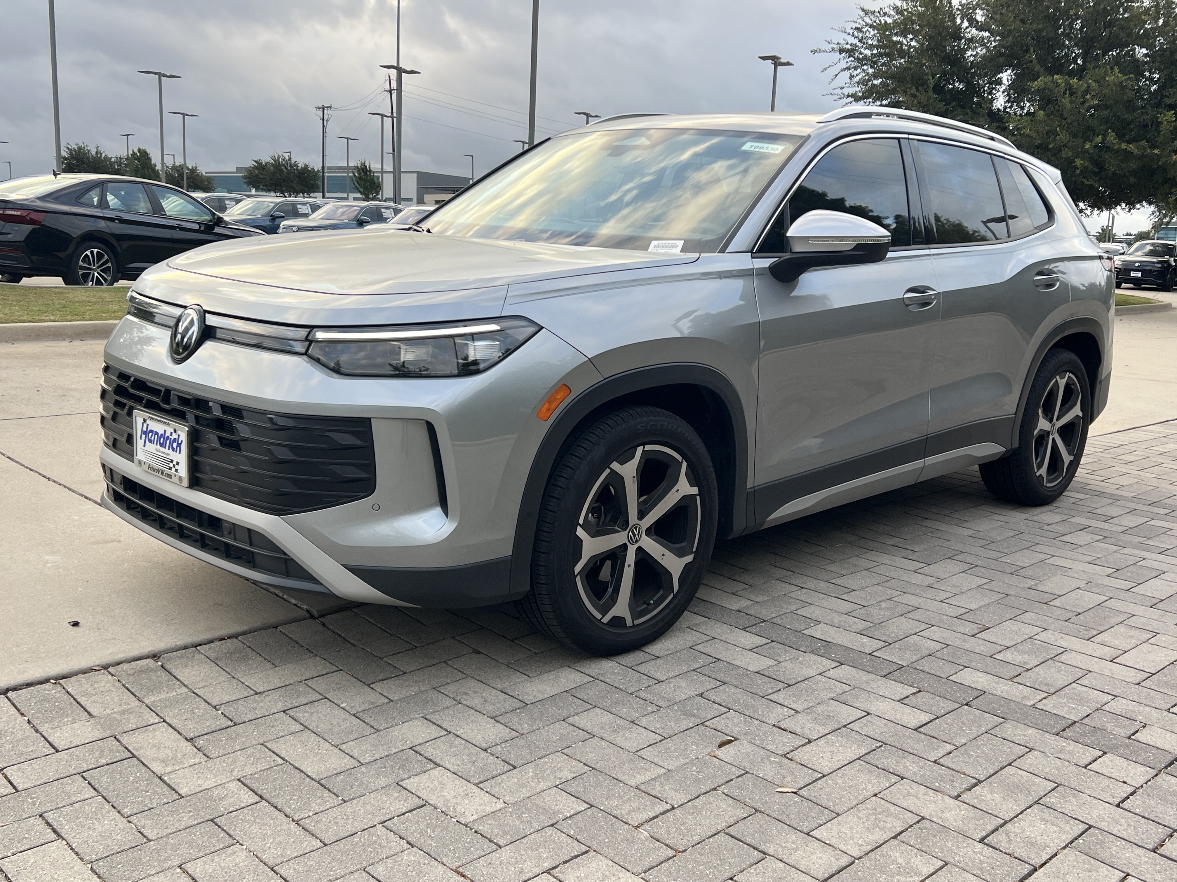 Certified 2026 Volkswagen Tiguan SE FWD image 4