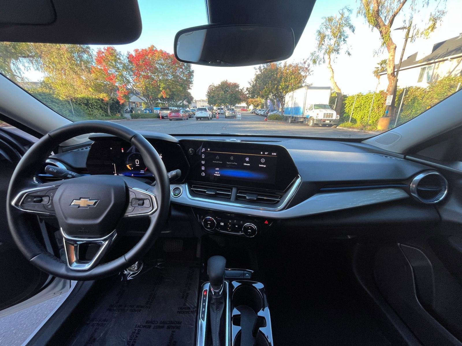 Used 2025 Chevrolet Trax LT w/ LT Convenience Package image 31