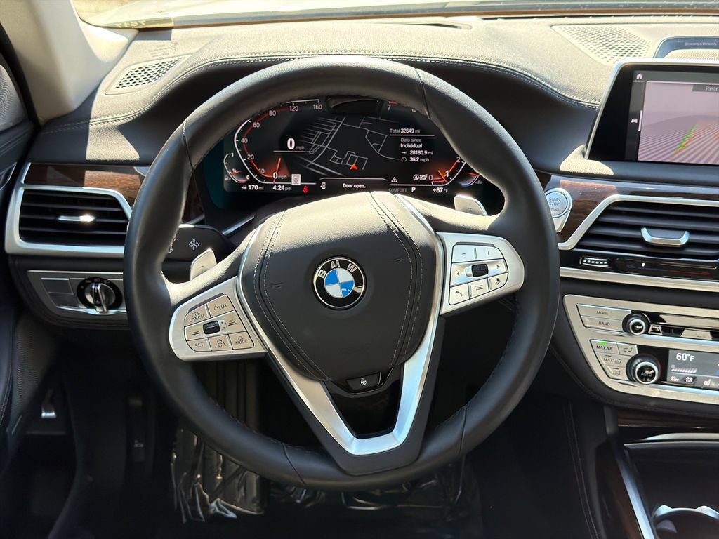 Used 2022 BMW 750i xDrive AWD/4WD image 24