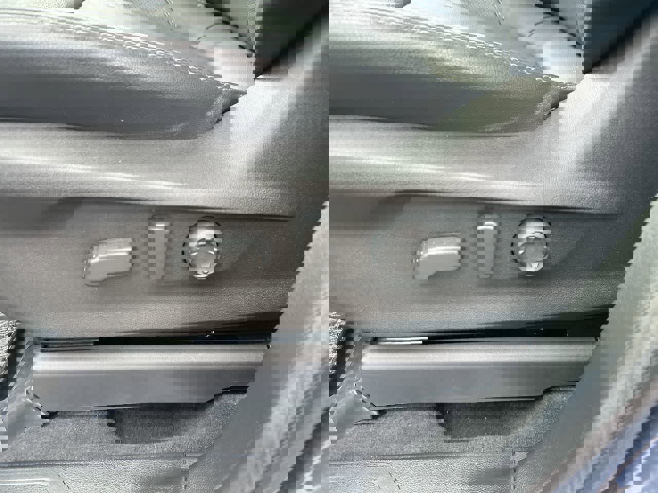 Certified 2024 Subaru Ascent Limited w/ Technology Package image 24