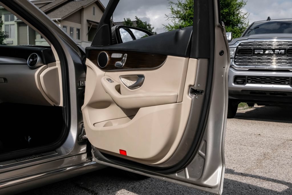 Used 2019 Mercedes-Benz C 300 Sedan image 43