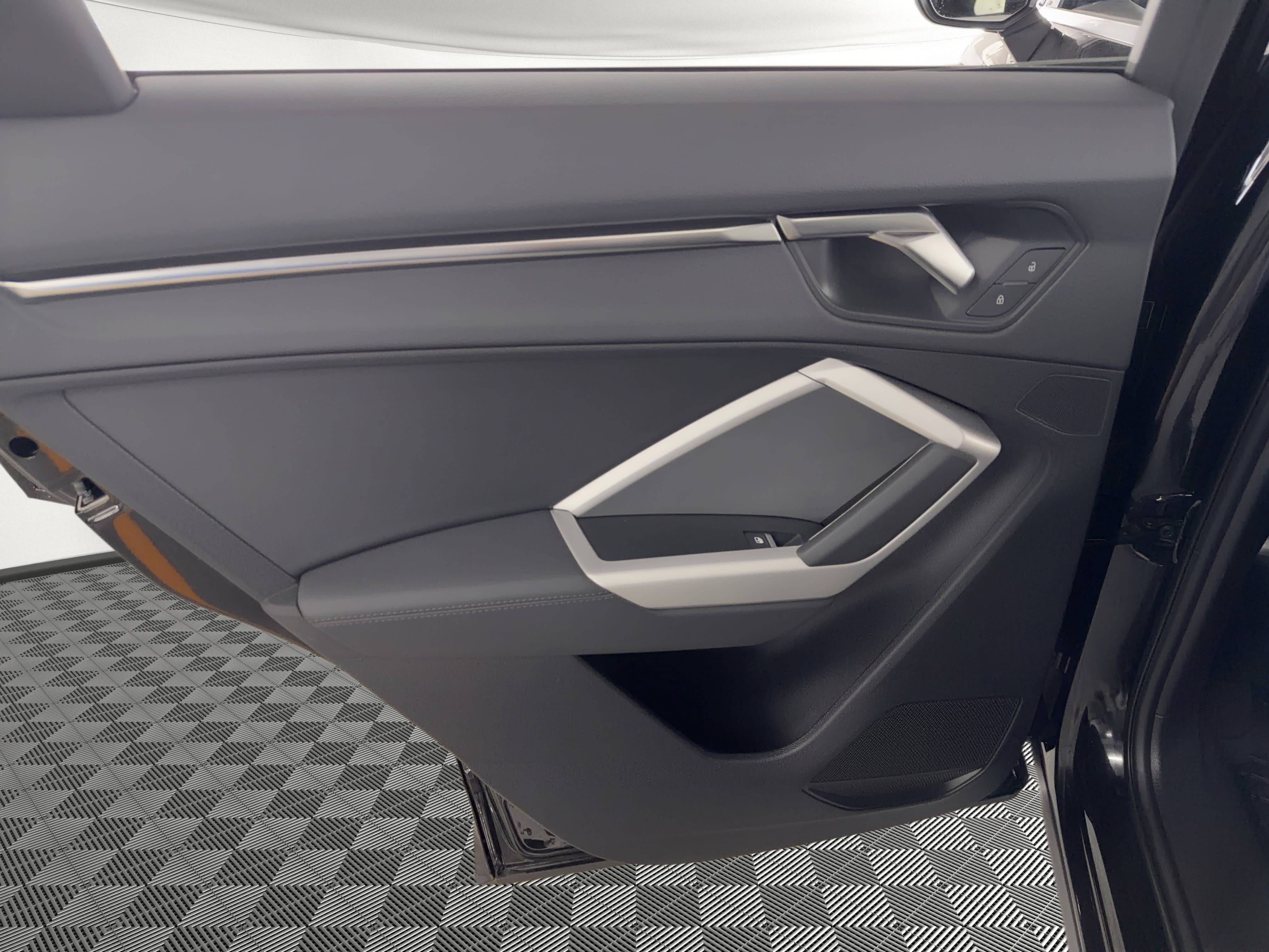 Certified 2025 Audi Q3 2.0T Premium w/ Convenience Package image 17