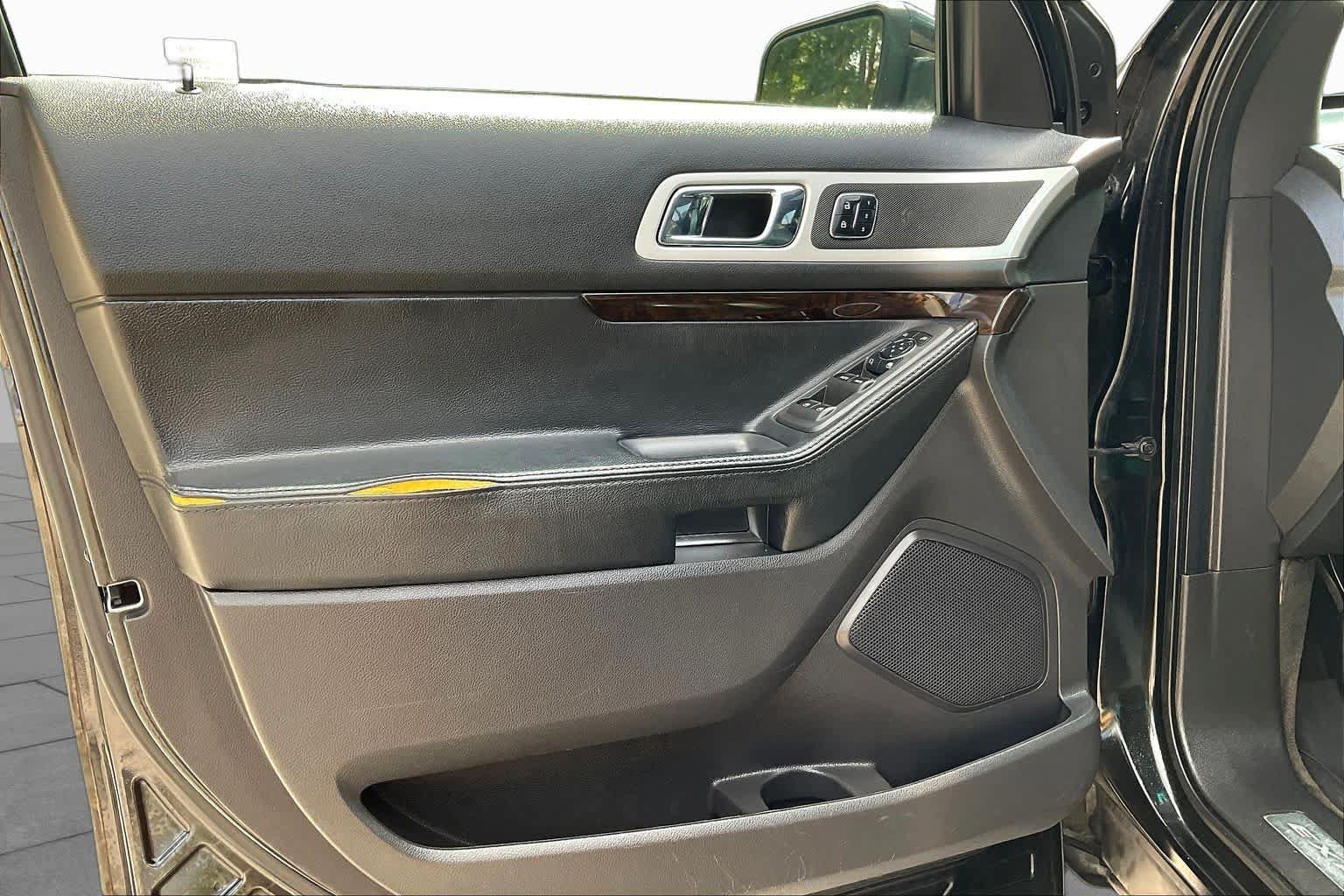 Used 2015 Ford Explorer Limited w/ Equipment Group 302A FWD image 21