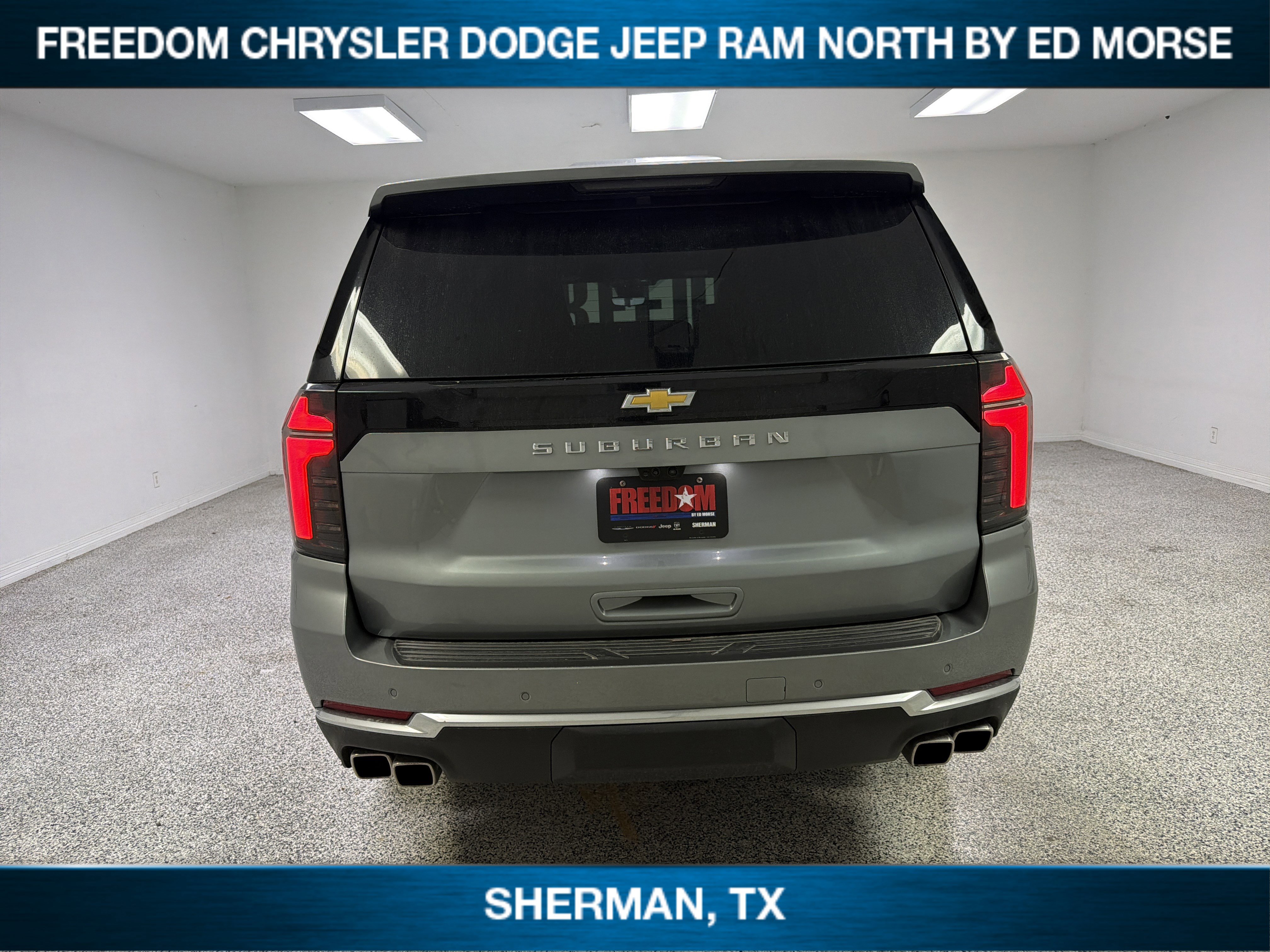 Used 2025 Chevrolet Suburban High Country AWD/4WD image 5