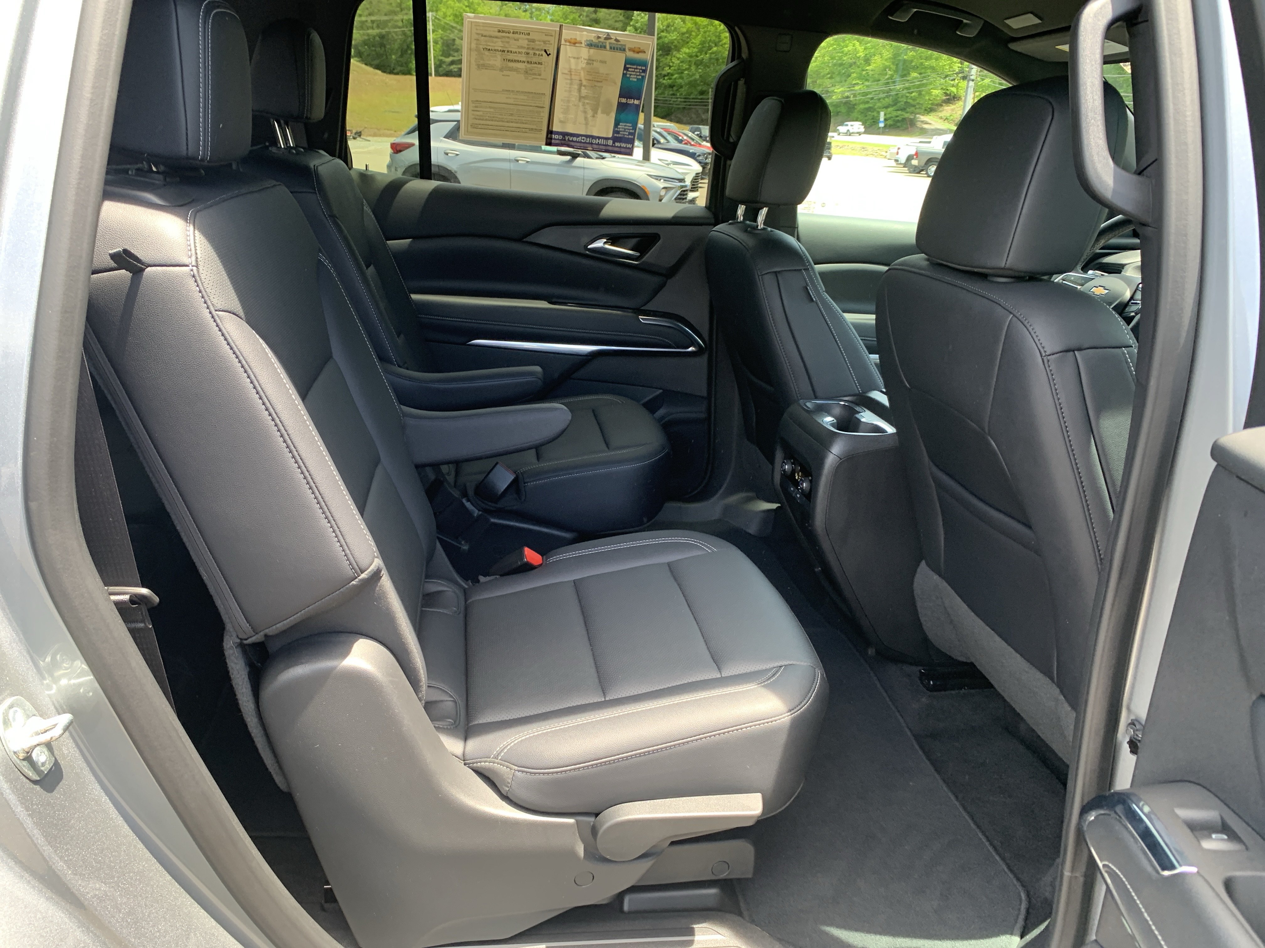 Used 2025 Chevrolet Traverse LT FWD image 44