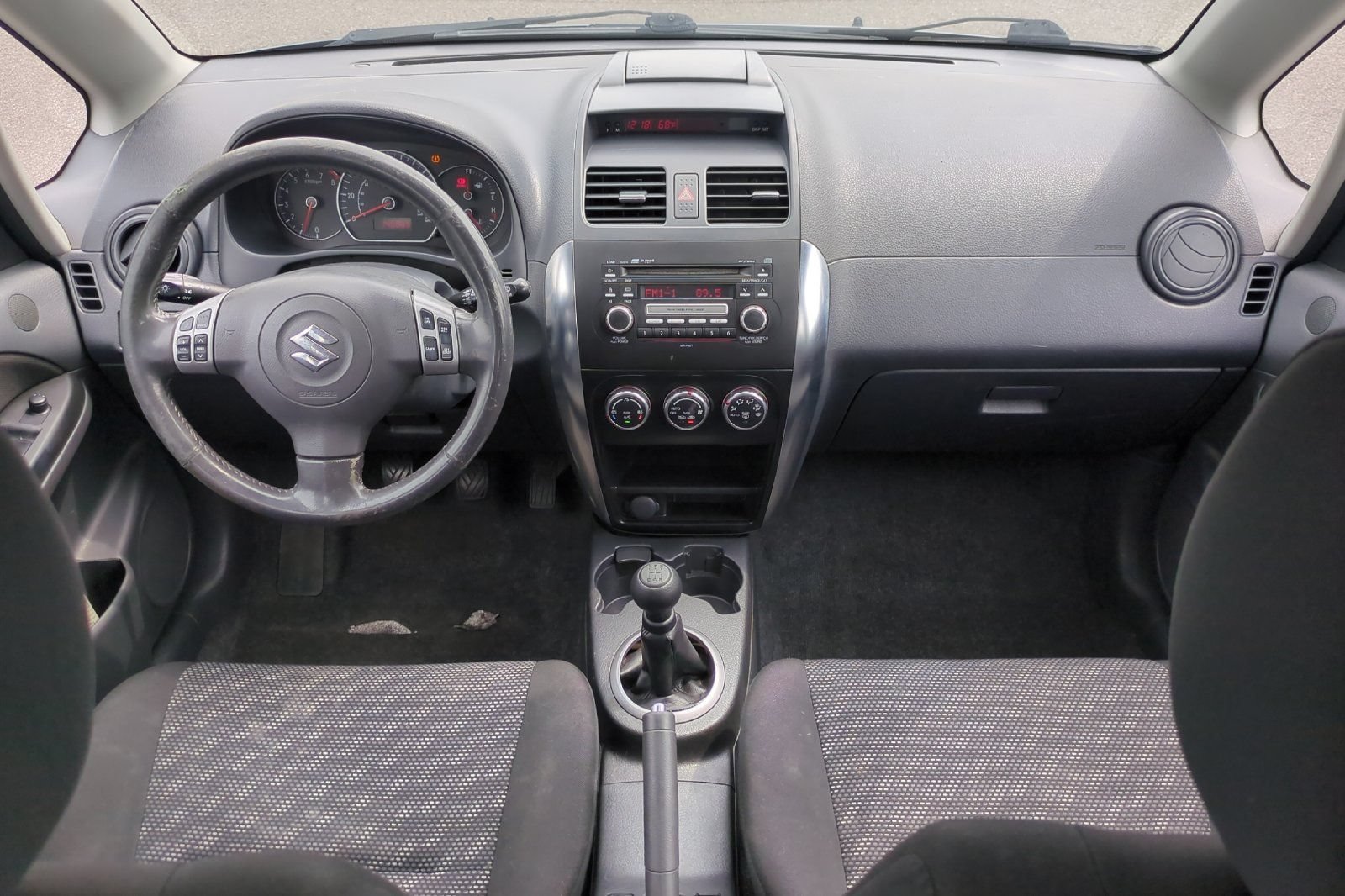 Used 2009 Suzuki SX4 AWD Hatchback w/ Touring Pkg image 14
