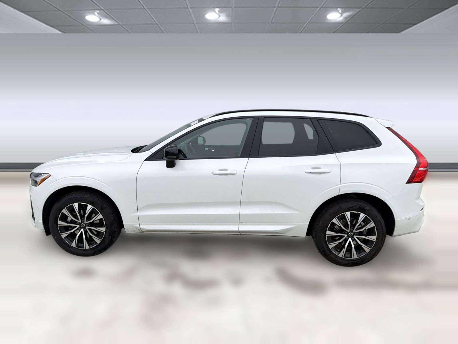 Certified 2025 Volvo XC60 B5 Plus image 2