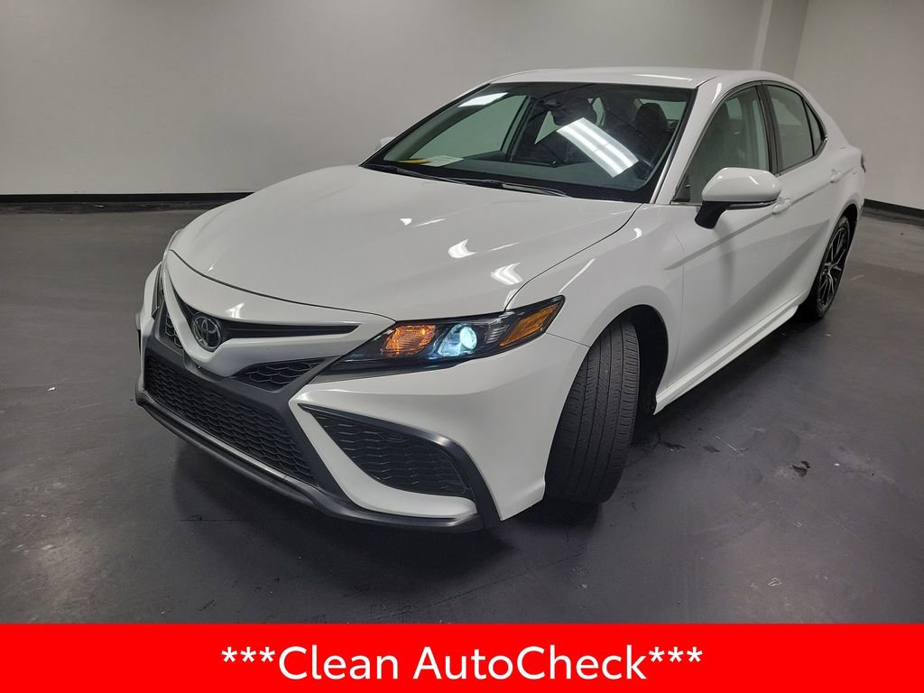 Used 2024 Toyota Camry SE w/ Convenience Package FWD image 4