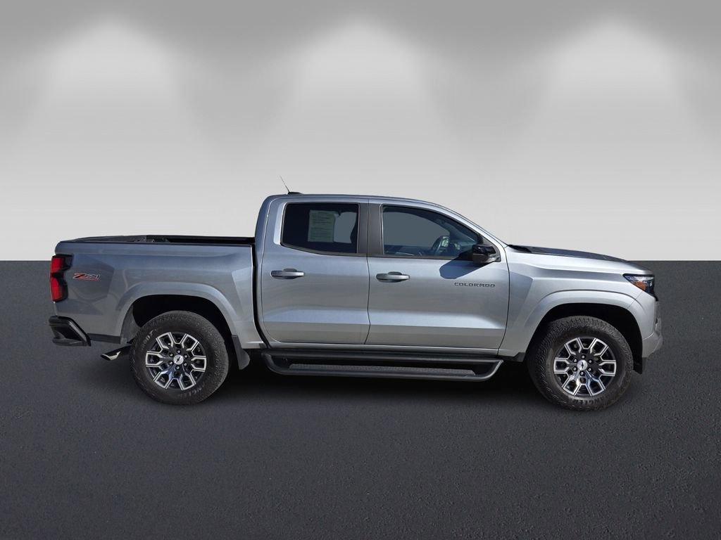 Used 2023 Chevrolet Colorado Z71 w/ Z71 Convenience Package 2 image 3