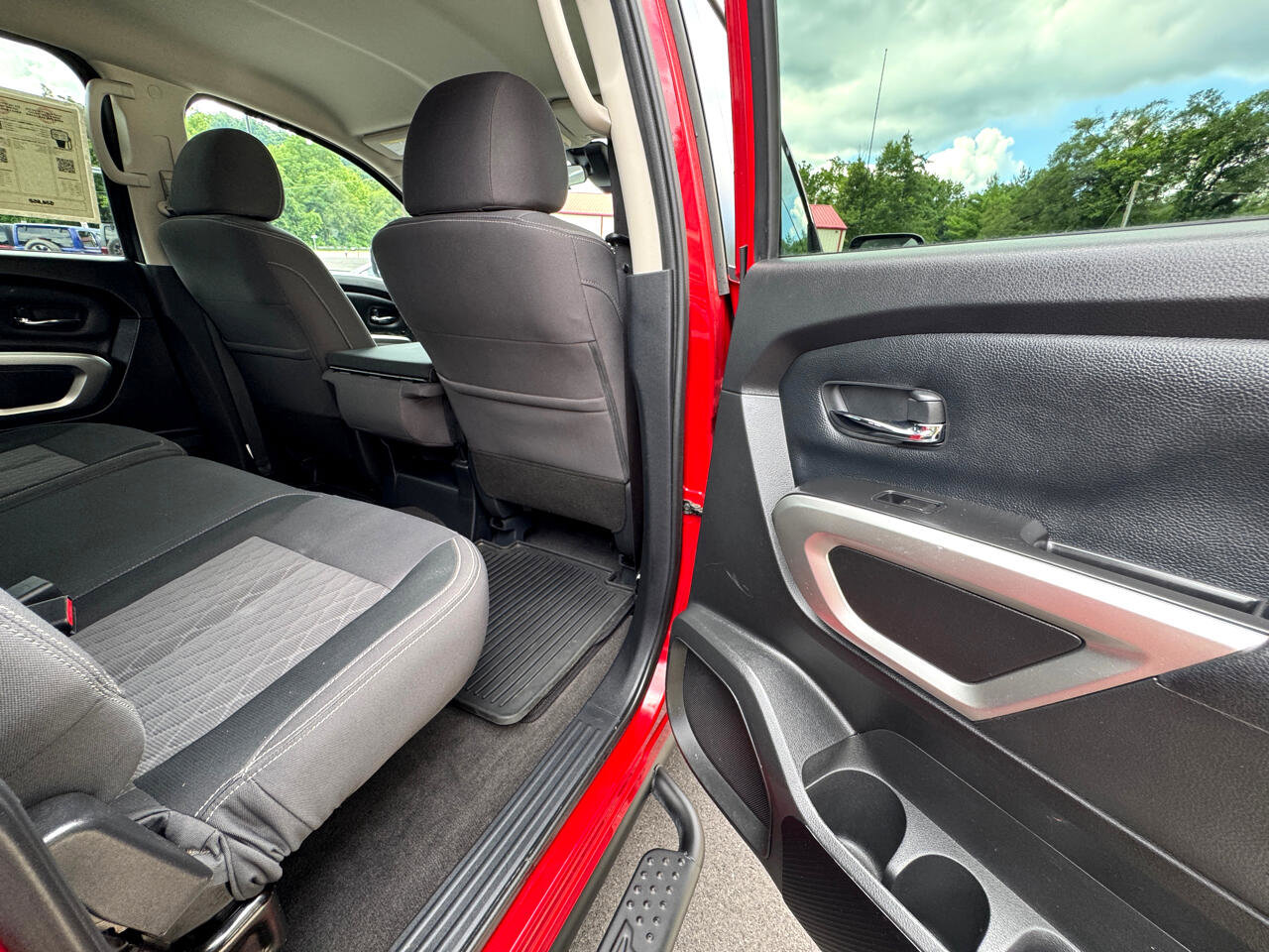 Used 2021 Nissan Titan SV w/ Accessory Utility Package image 15