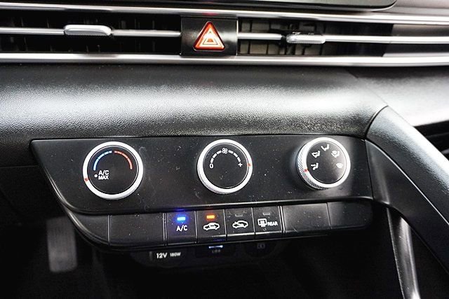 Used 2024 Hyundai Elantra SE image 25