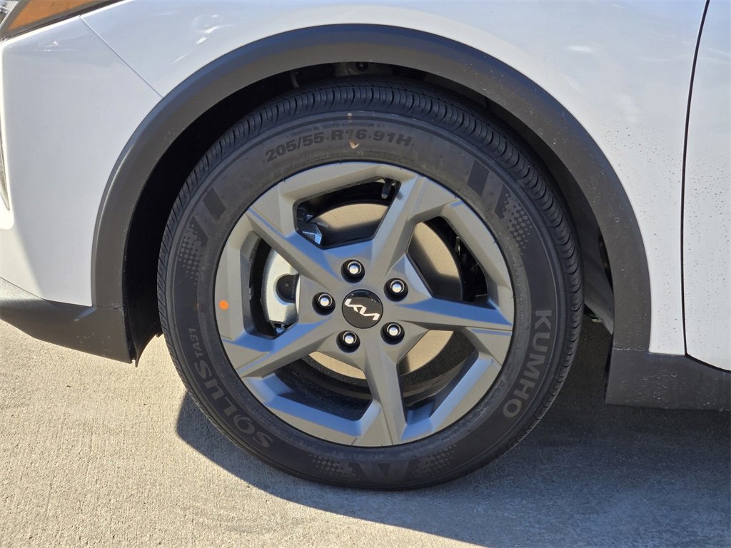 New 2026 Kia K4 LXS image 8